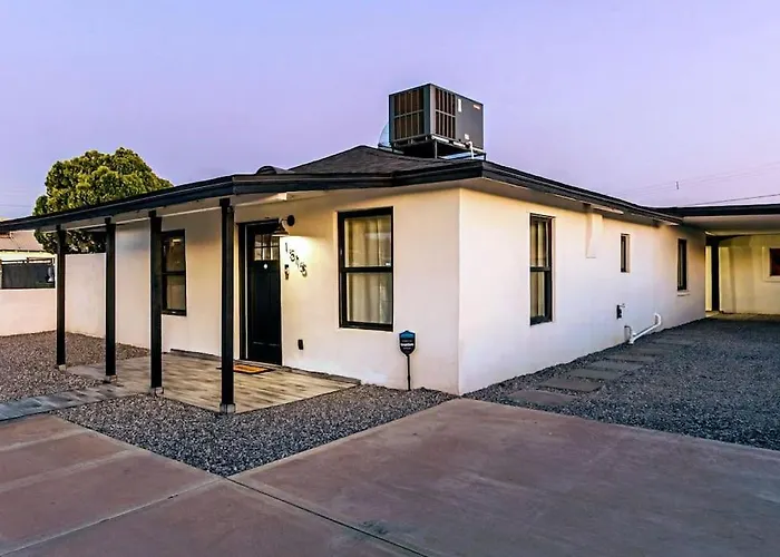 Retreat - With King Bed - 10 Min From Airp - Unit C Phoenix