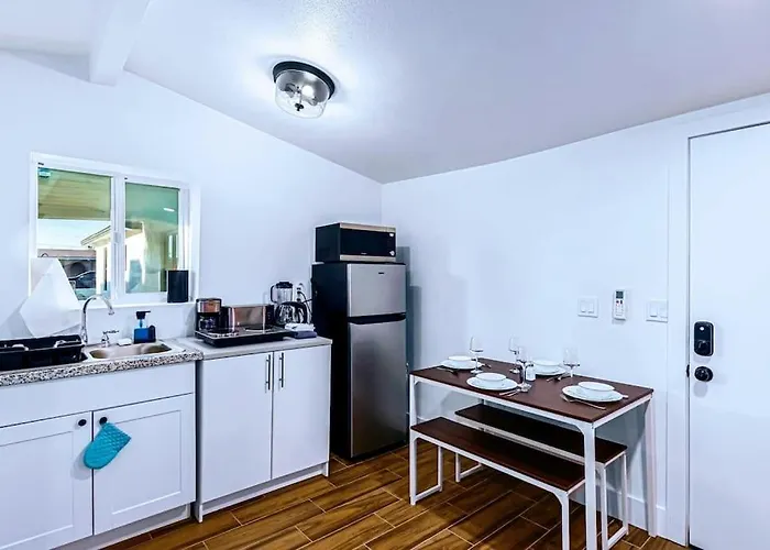 Retreat - With King Bed - 10 Min From Airp - Unit C * Phoenix