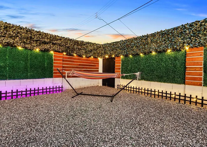 Retreat - With King Bed - 10 Min From Airp - Unit C Сasa de vacaciones *